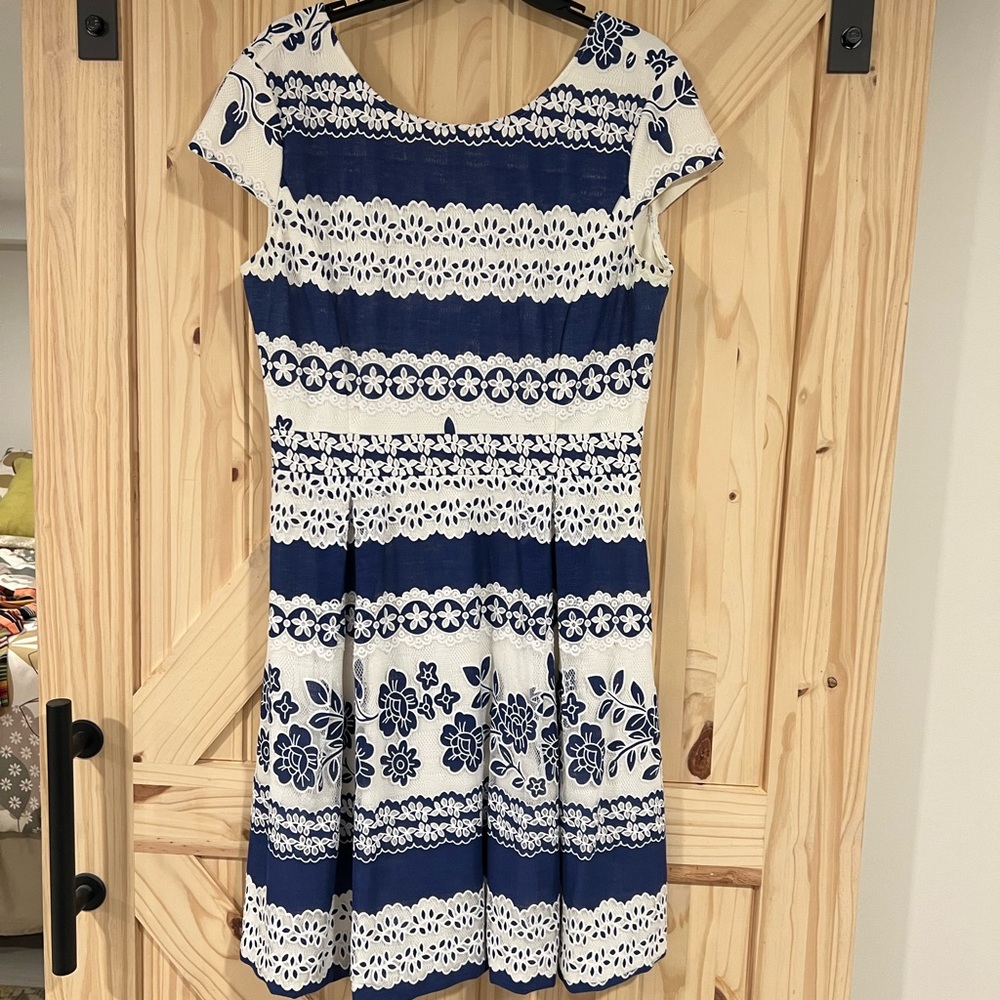 Barely worn Tahari ASL dress. In great condition. Dry clean only.